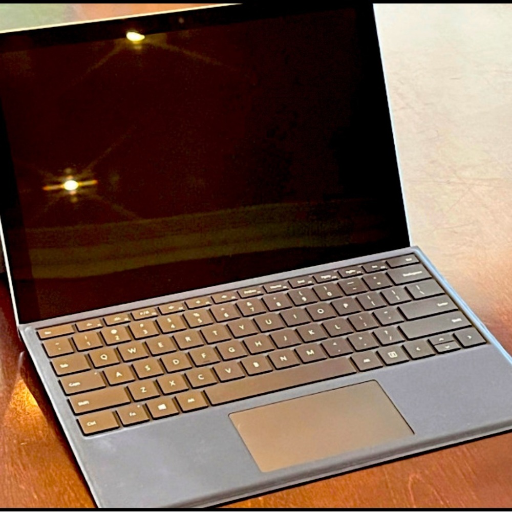 Microsoft Surface Pro 6 i5 8GB 256GB with Keyboard and Charger